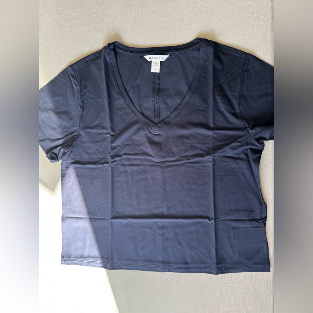 NWT Athleta Essential V-Neck Tee in Navy - Picture 4 of 8